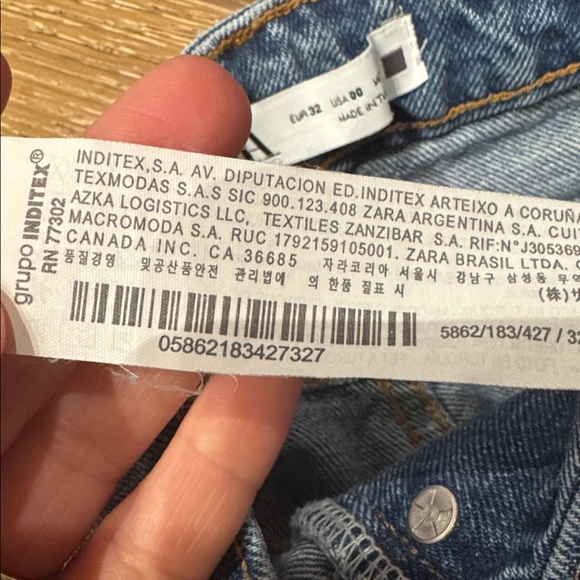 ZARA High Waisted Distressed Denim Shorts Size 00 - Picture 3 of 4